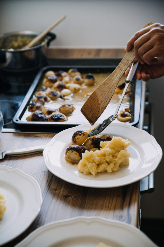 Zwiebeln in Misobutter