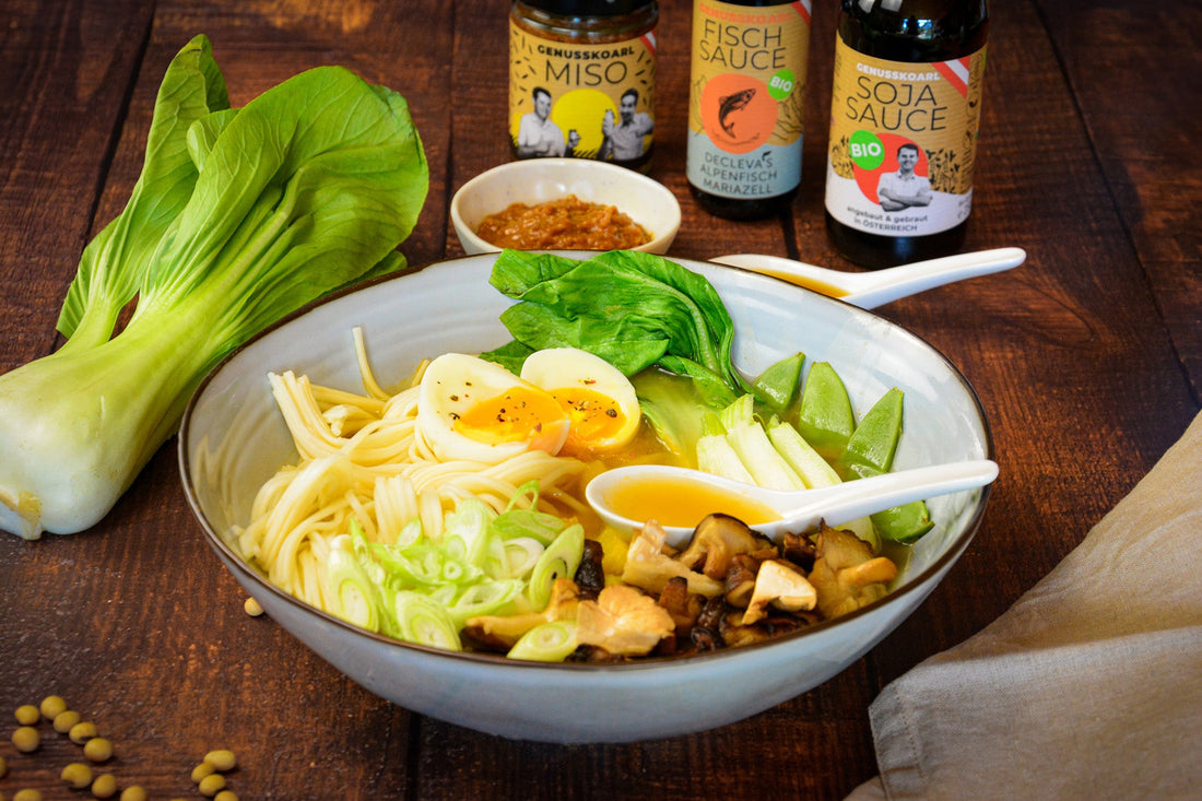Bio-Ramen gekocht mit Genusskoarl Miso, Fischsauce und Sojasauce