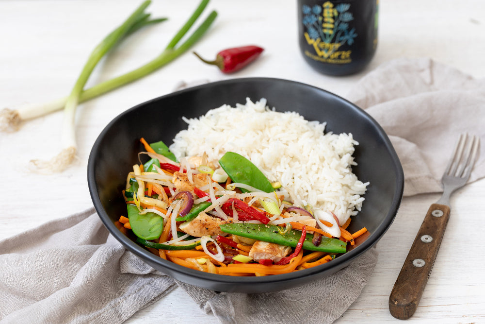 Wok Gemüse mit Huhn und Reis
