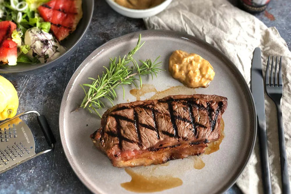 schoarfes Steak mit Miso Butter